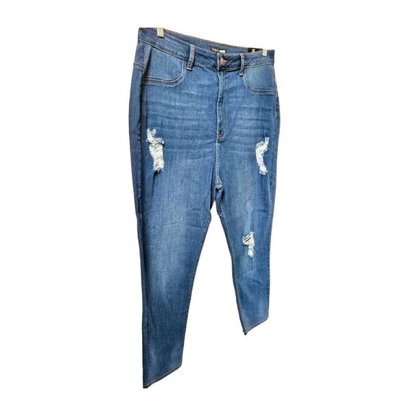NWT Fashion Nova Plus Size Soft And Stretchy Distressed Jeans. - Picture 3 of 12